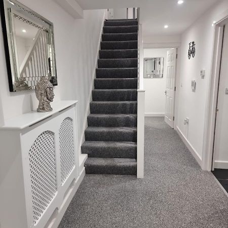 Classic 2 Bed Apartment In Oldkent Road Londra Dış mekan fotoğraf