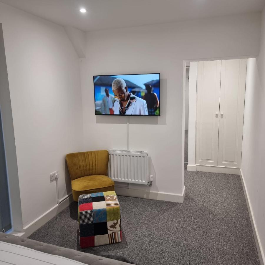 Classic 2 Bed Apartment In Oldkent Road Londra Dış mekan fotoğraf
