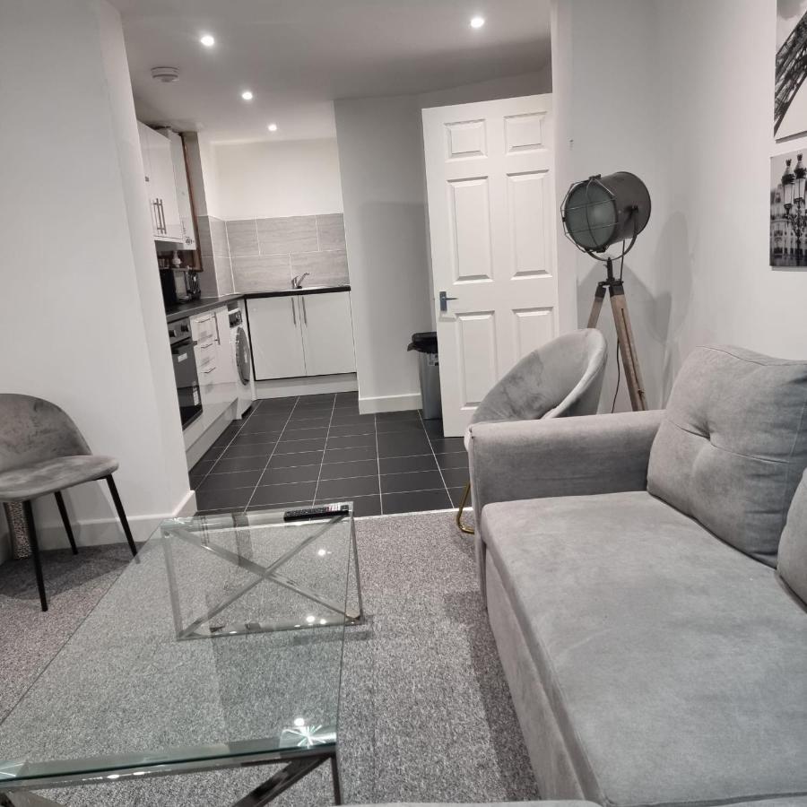 Classic 2 Bed Apartment In Oldkent Road Londra Dış mekan fotoğraf