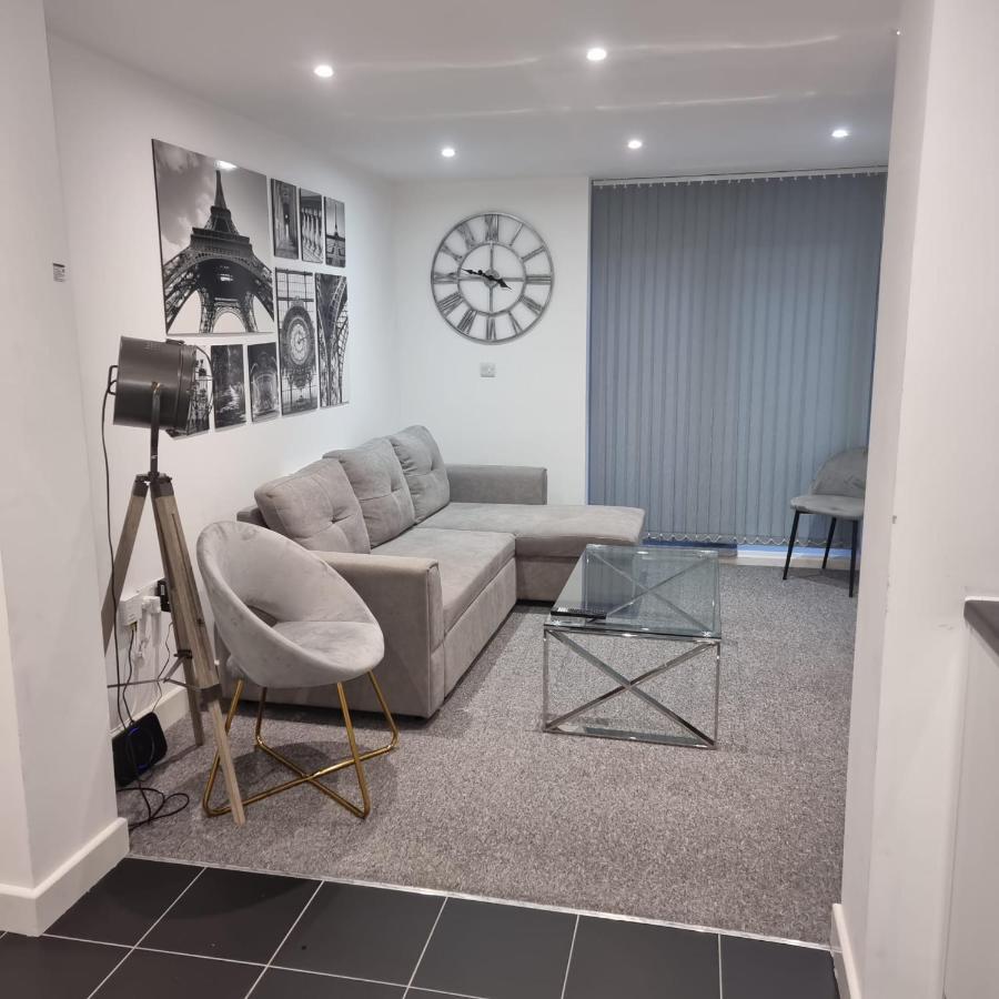 Classic 2 Bed Apartment In Oldkent Road Londra Dış mekan fotoğraf