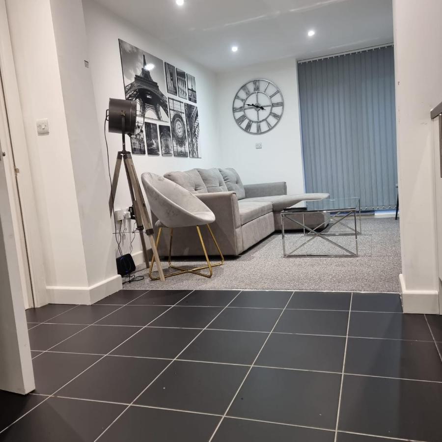 Classic 2 Bed Apartment In Oldkent Road Londra Dış mekan fotoğraf