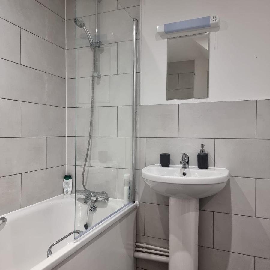Classic 2 Bed Apartment In Oldkent Road Londra Dış mekan fotoğraf
