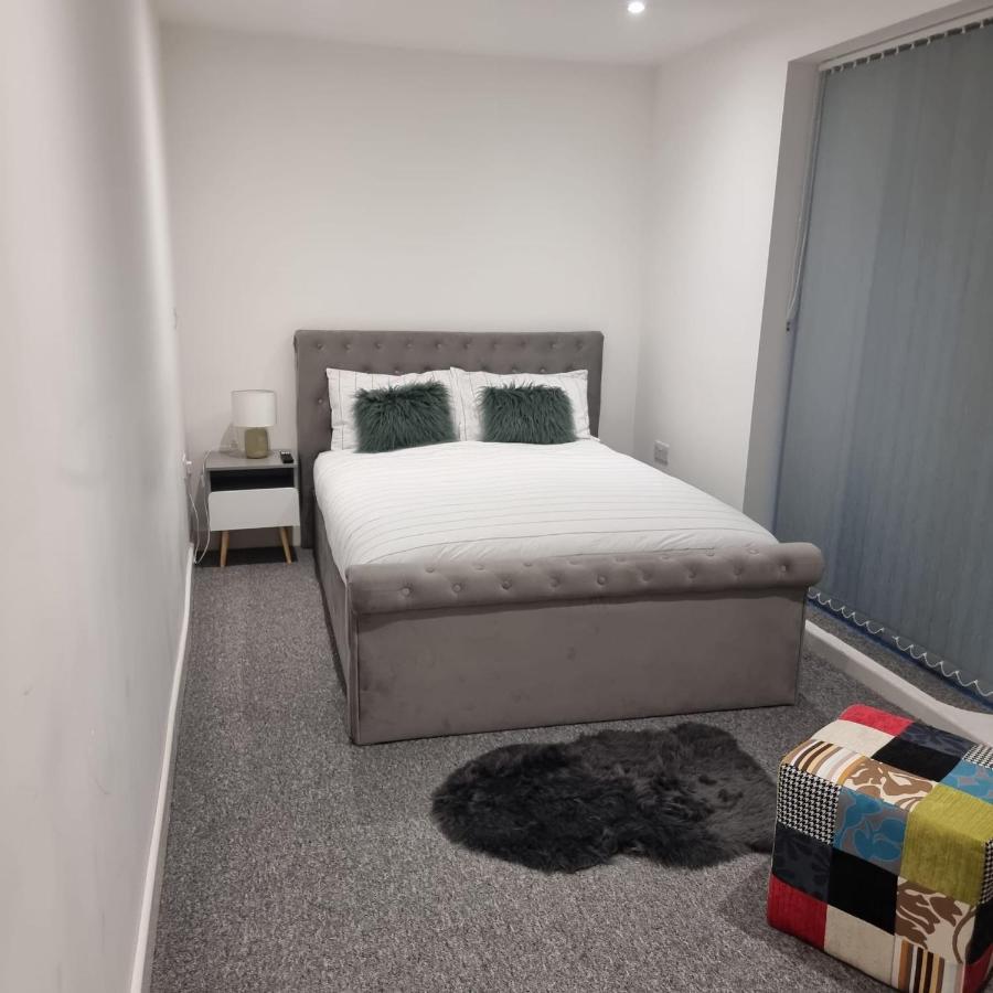 Classic 2 Bed Apartment In Oldkent Road Londra Dış mekan fotoğraf