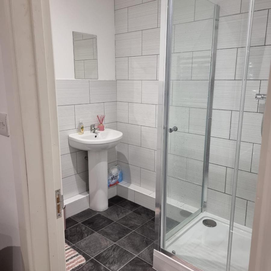 Classic 2 Bed Apartment In Oldkent Road Londra Dış mekan fotoğraf