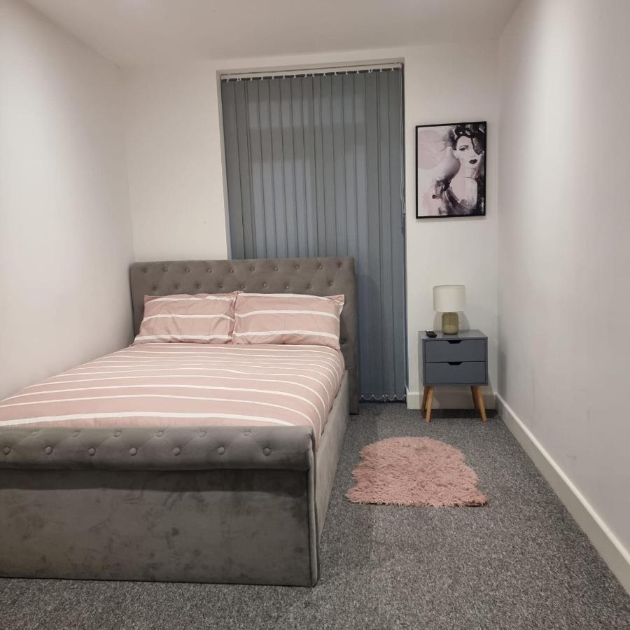 Classic 2 Bed Apartment In Oldkent Road Londra Dış mekan fotoğraf