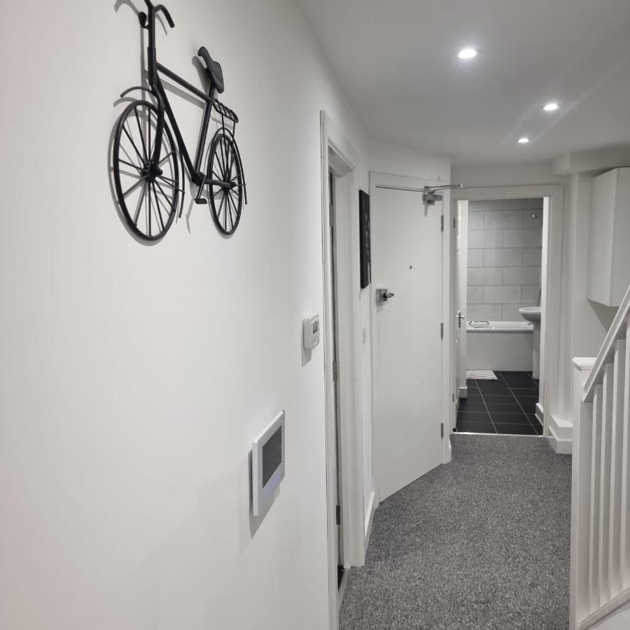 Classic 2 Bed Apartment In Oldkent Road Londra Dış mekan fotoğraf