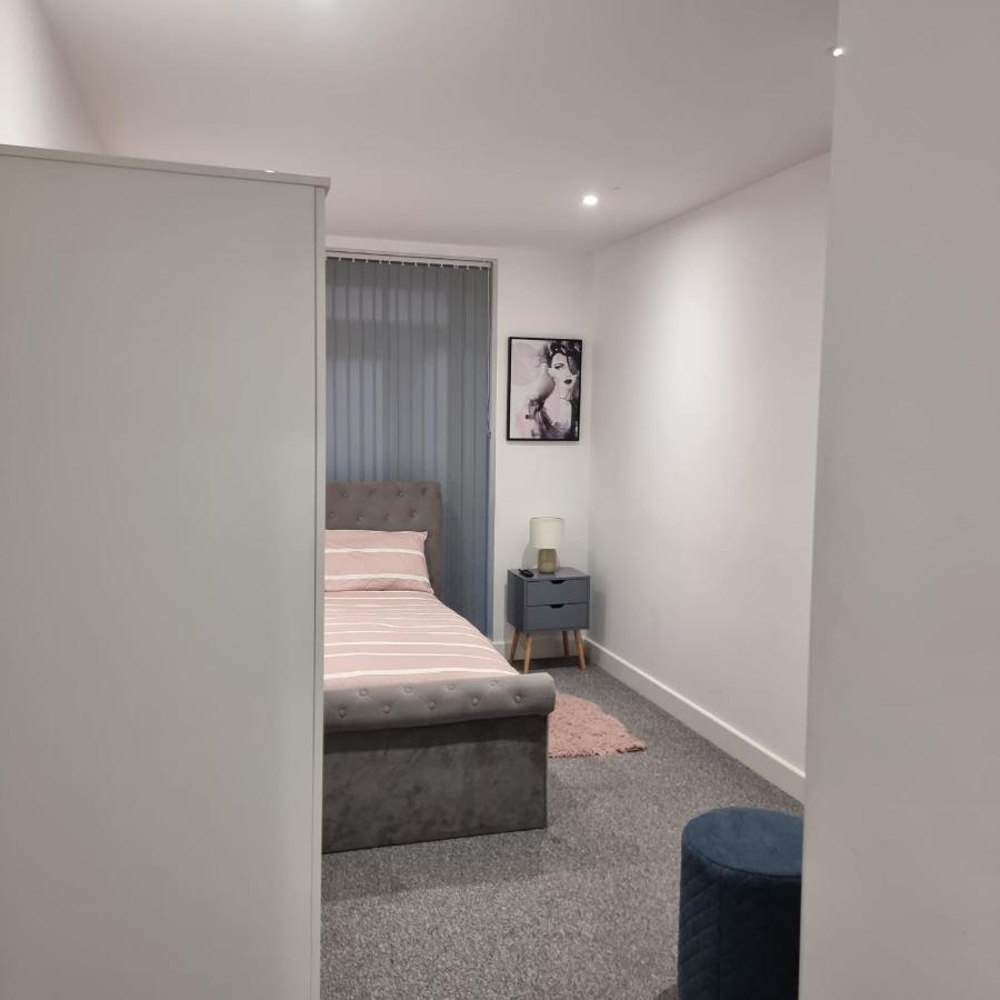 Classic 2 Bed Apartment In Oldkent Road Londra Dış mekan fotoğraf