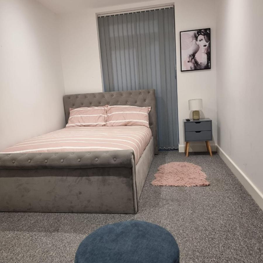 Classic 2 Bed Apartment In Oldkent Road Londra Dış mekan fotoğraf