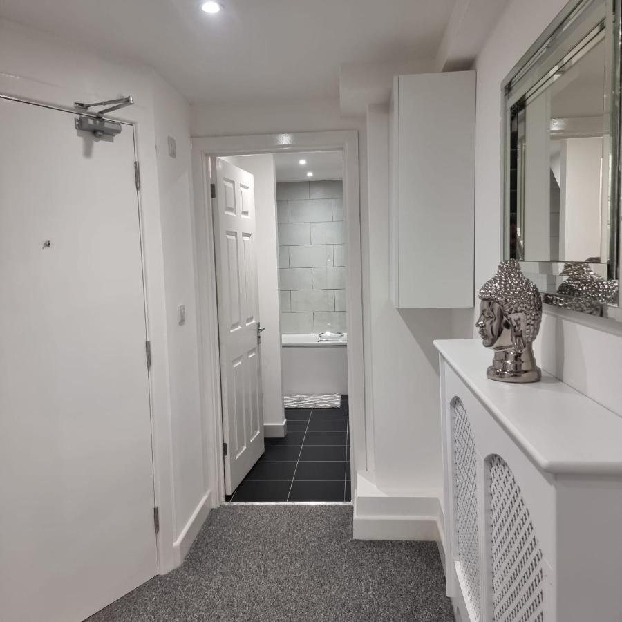 Classic 2 Bed Apartment In Oldkent Road Londra Dış mekan fotoğraf